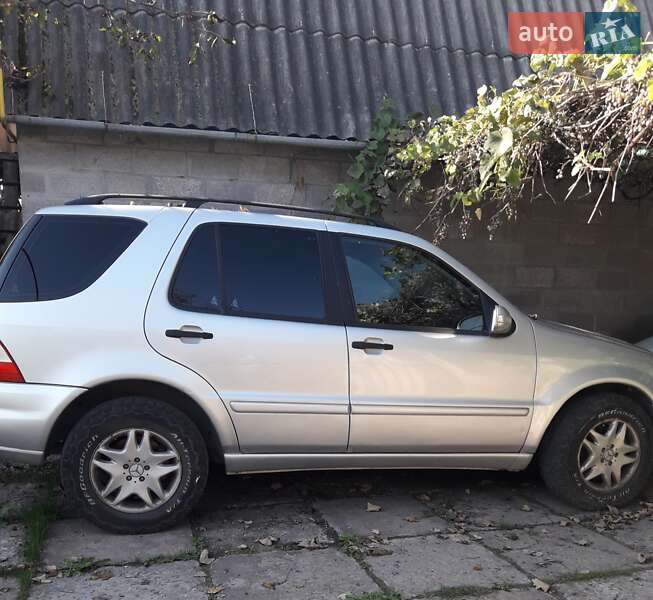 Mercedes-benz M-class (2004)