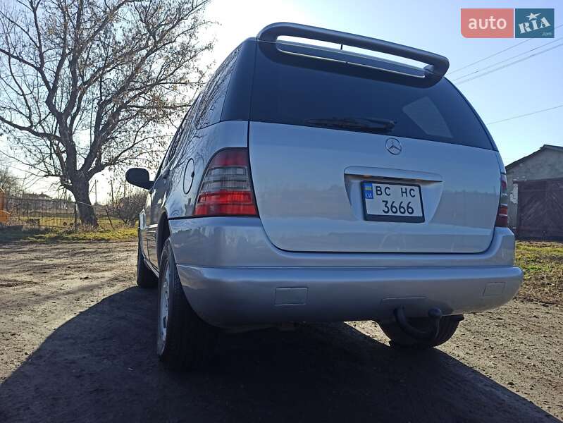 Mercedes-benz M-class (2001)