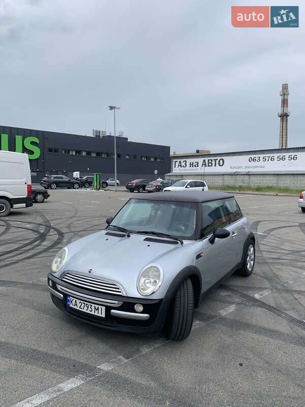 Mini Cooper (2004)