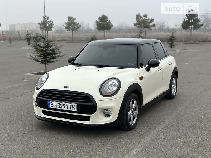 Mini Cooper (2015)