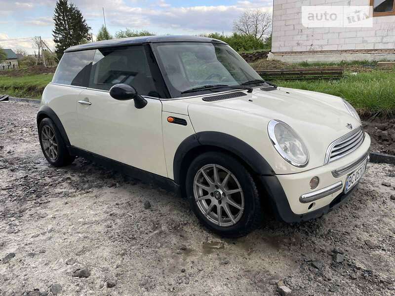 Mini Cooper (2004)