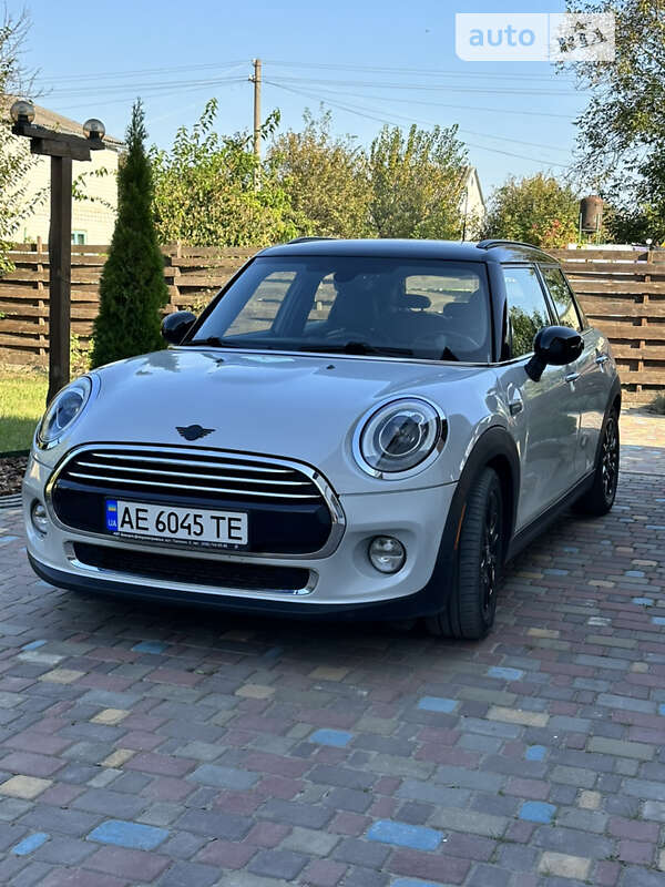 Mini Hatch (2016)