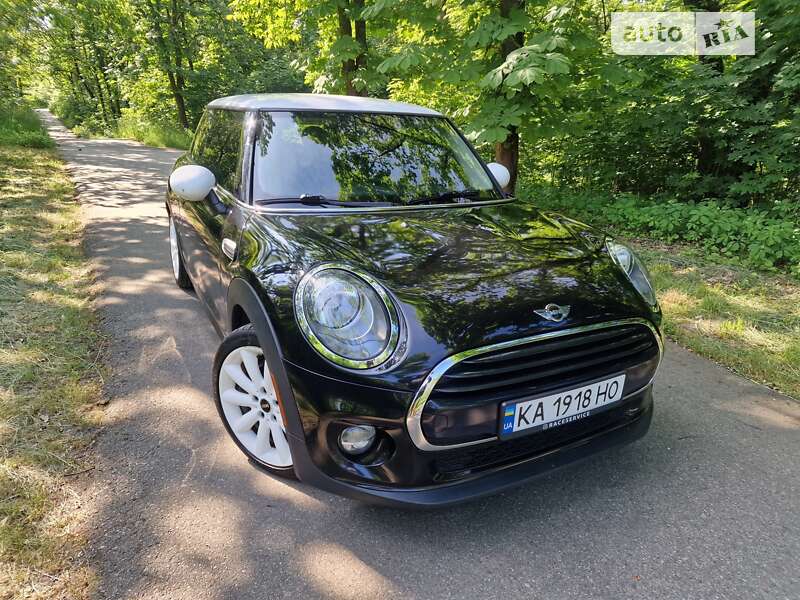Mini Hatch (2017)