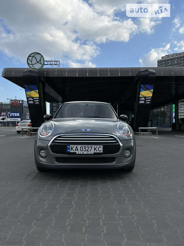 Mini Hatch (2015)