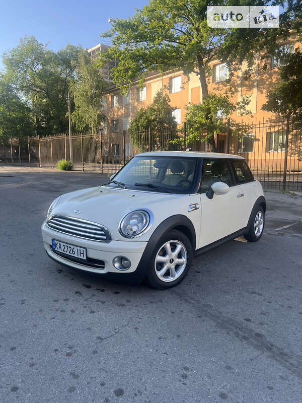 Mini Hatch (2008)