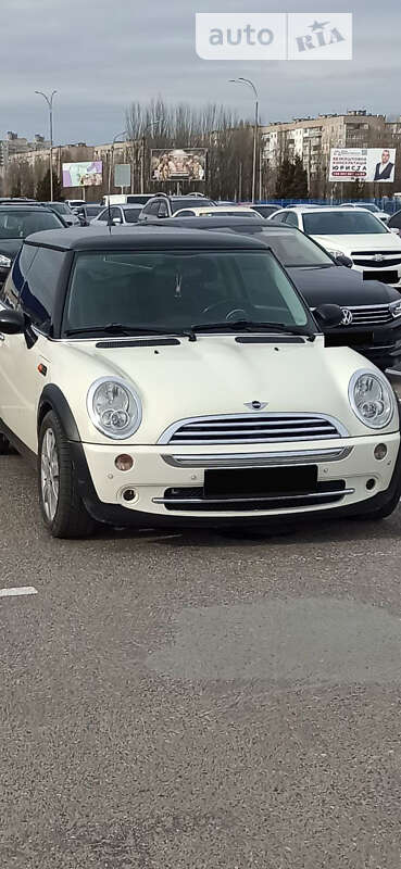 Mini Hatch (2005)