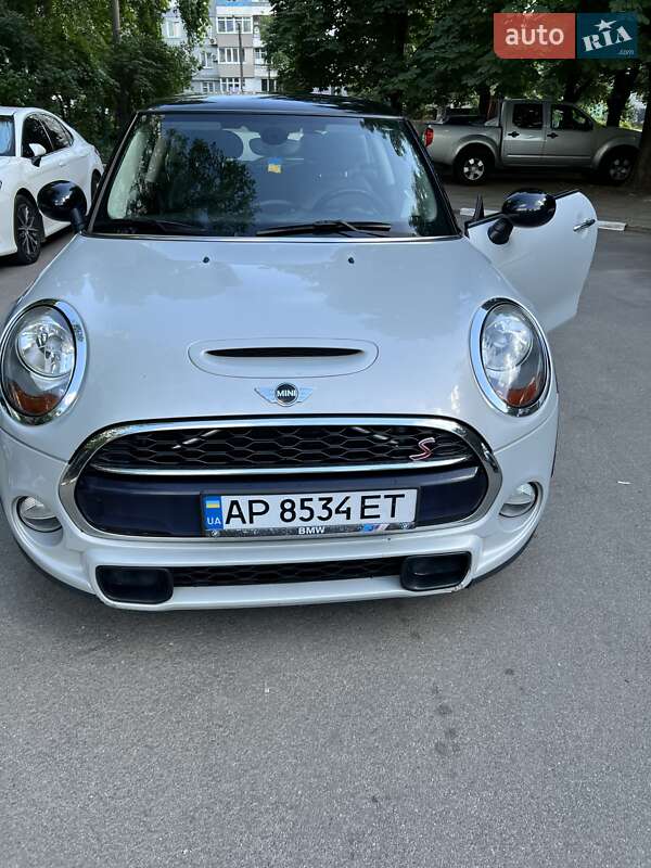 Mini Hatch (2014)