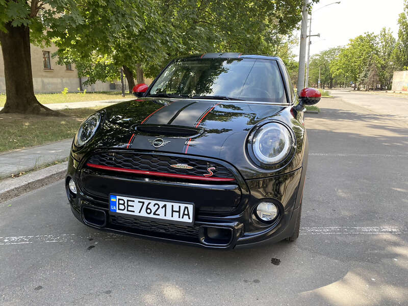 Mini Hatch (2018)