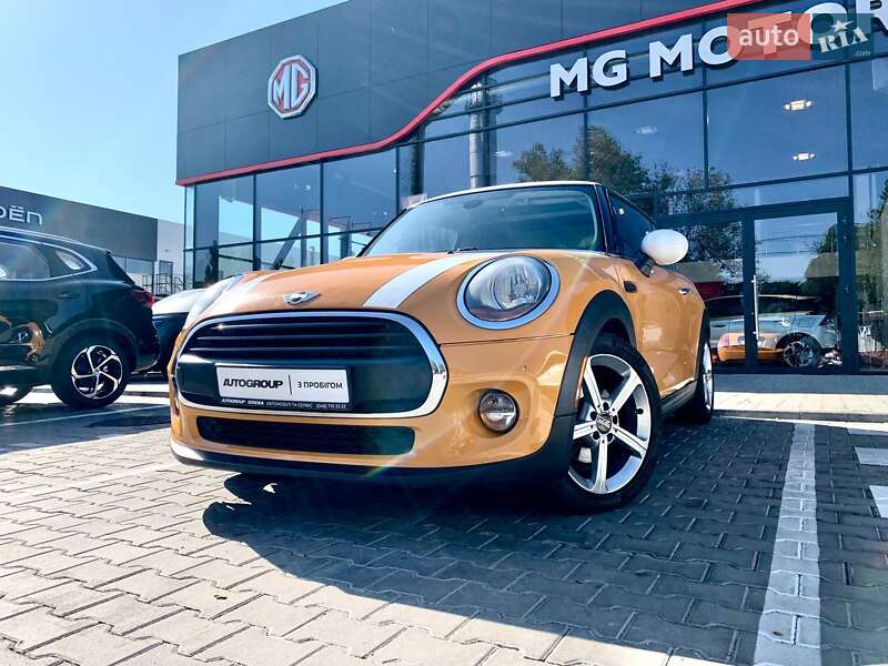 Mini Cooper (2015)