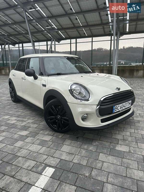 Mini Hatch (2016)