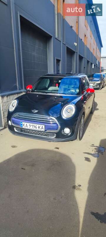 Mini Hatch (2016)