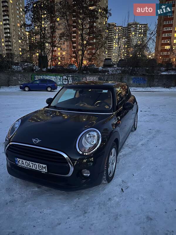 Mini Hatch (2015)