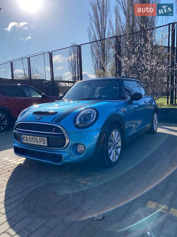 Mini Hatch (2016)