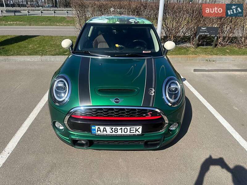 Mini Hatch (2019)