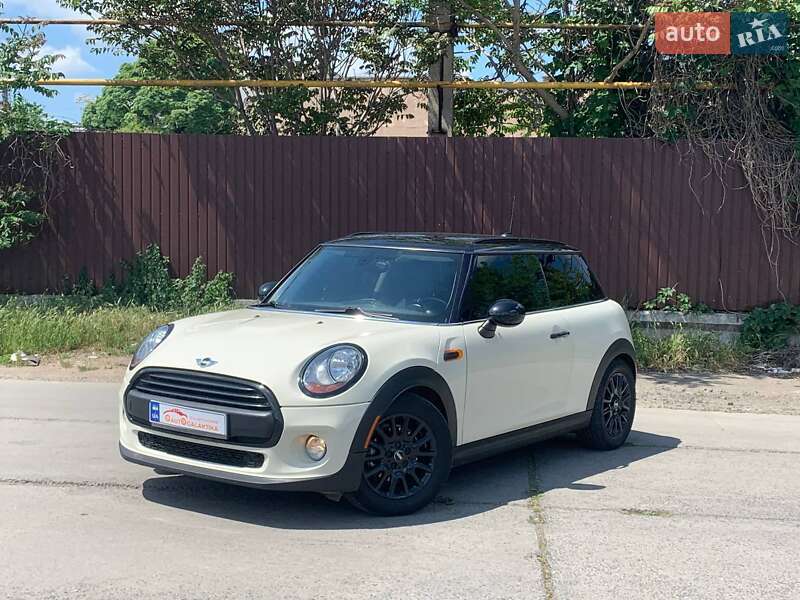 Mini Hatch (2014)