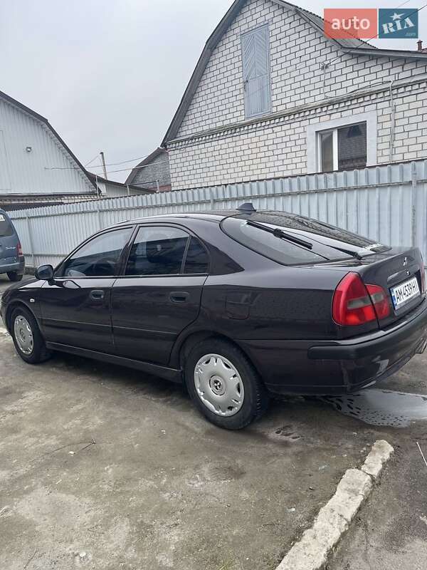Mitsubishi Carisma (2001)