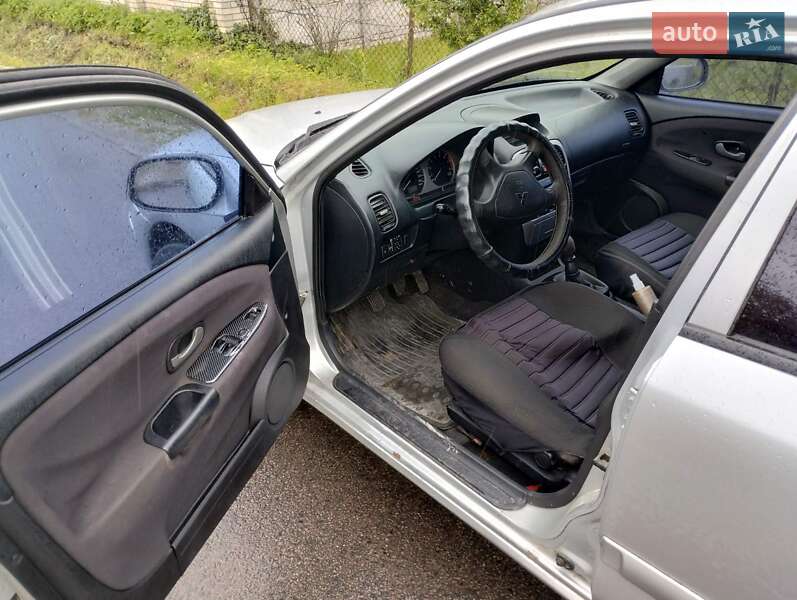Mitsubishi Carisma (2003)