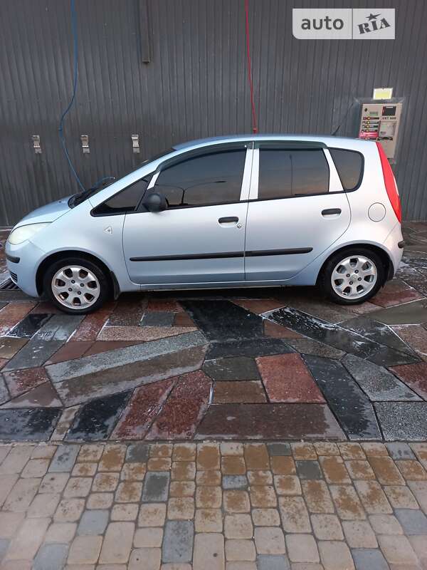 Mitsubishi Colt (2004)