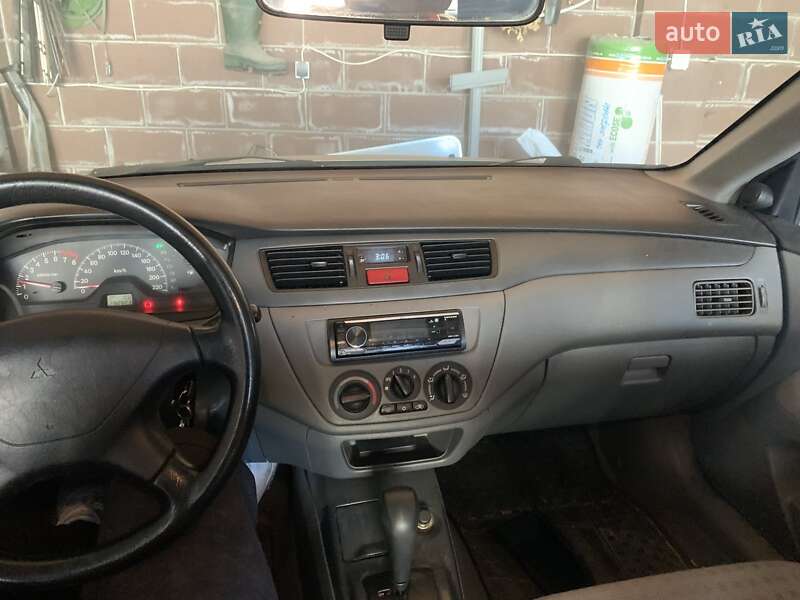 Mitsubishi Lancer (2004)