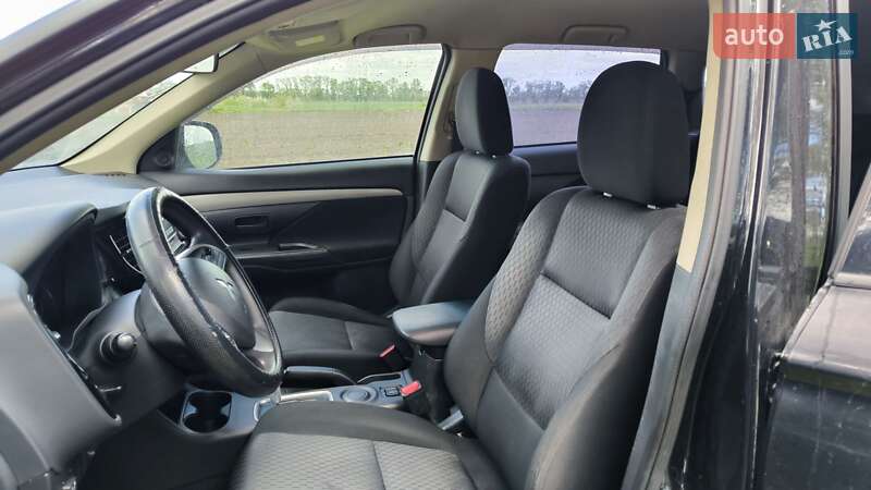 Mitsubishi Outlander (2015)