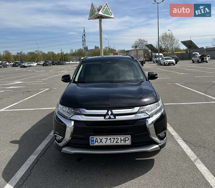 Mitsubishi Outlander (2016)