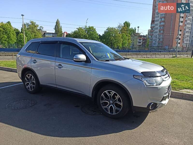 Mitsubishi Outlander (2014)