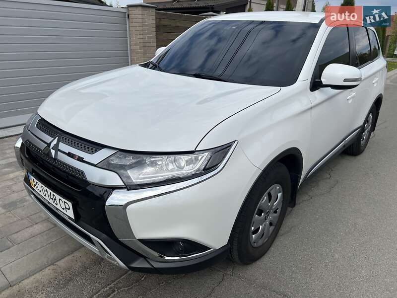 Mitsubishi Outlander (2019)