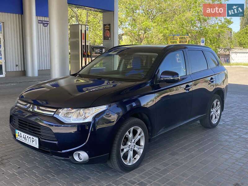 Mitsubishi Outlander (2013)