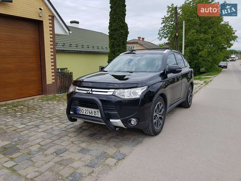 Mitsubishi Outlander (2015)