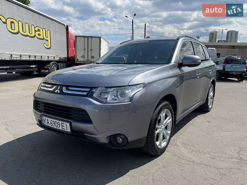 Mitsubishi Outlander (2013)