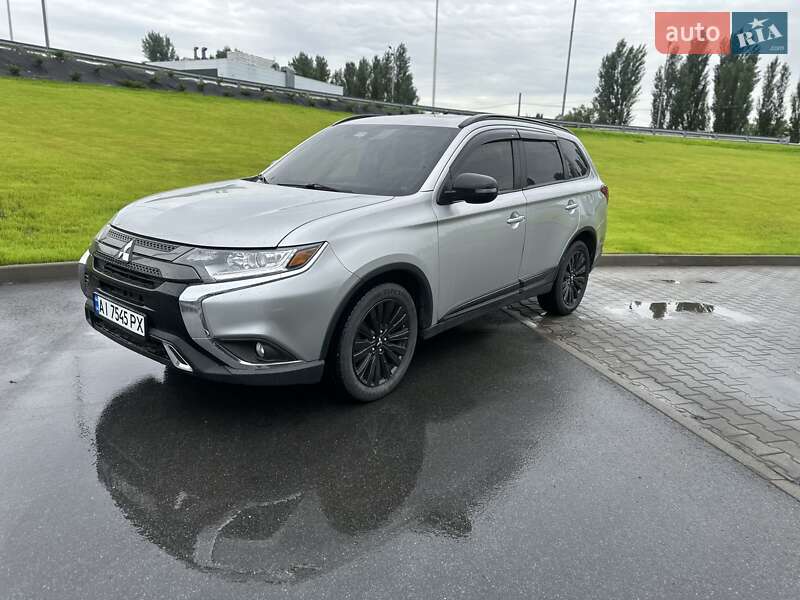 Mitsubishi Outlander (2020)