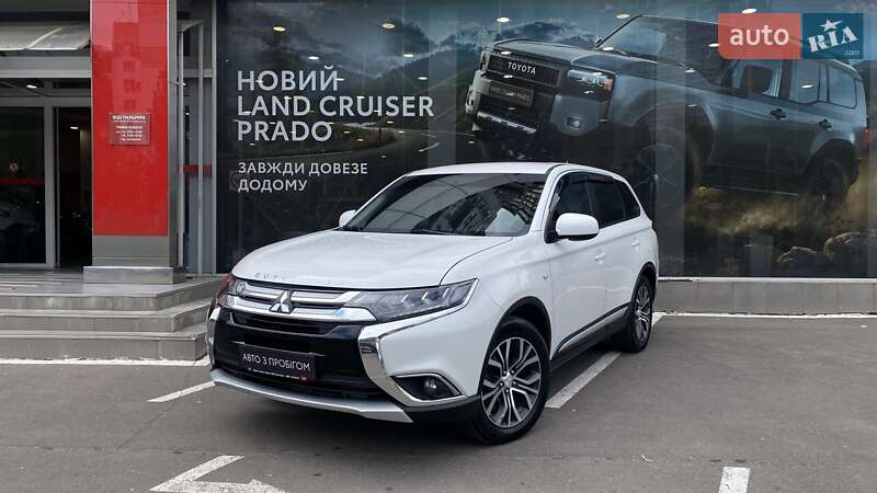 Mitsubishi Outlander (2016)