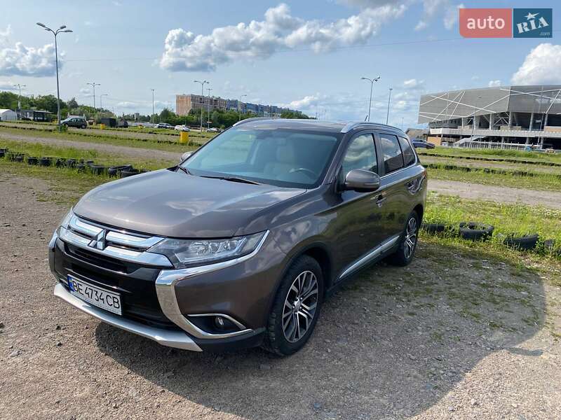Mitsubishi Outlander (2016)