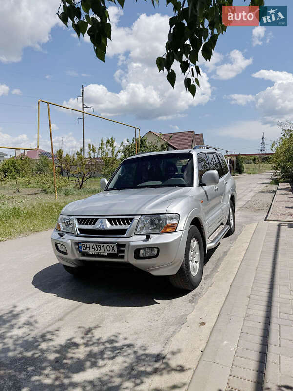 Mitsubishi Pajero wagon (2002)