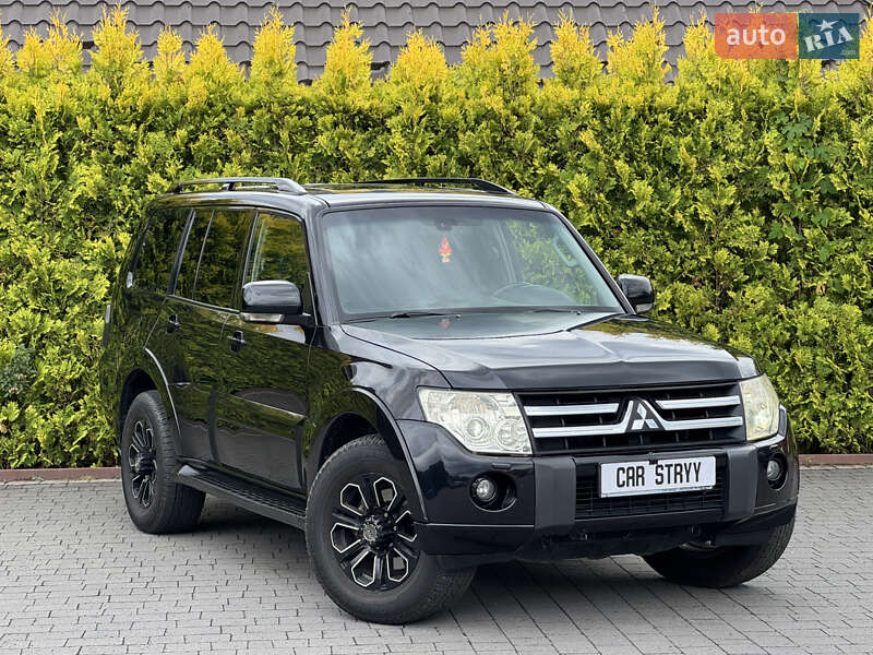Mitsubishi Pajero wagon (2008)