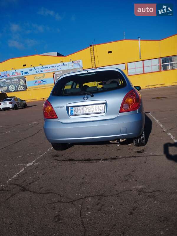 Nissan Almera (2006)