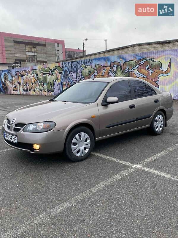 Nissan Almera (2005)