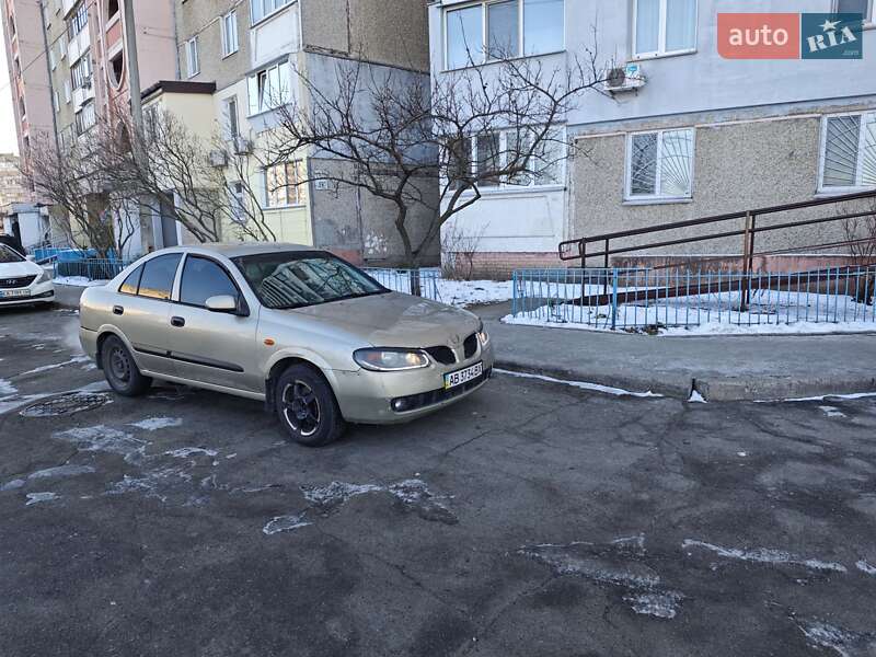 Nissan Almera (2003)