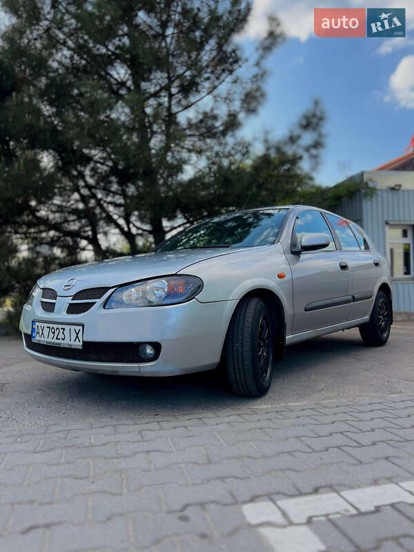 Nissan Almera (2003)