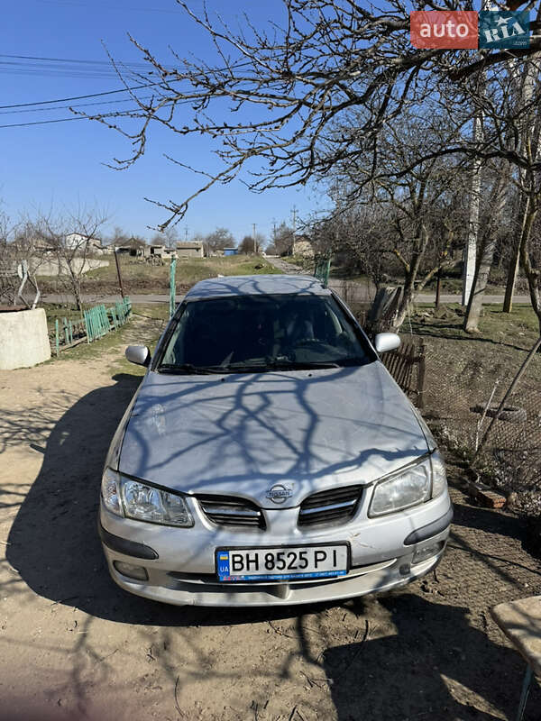 Nissan Almera (2000)