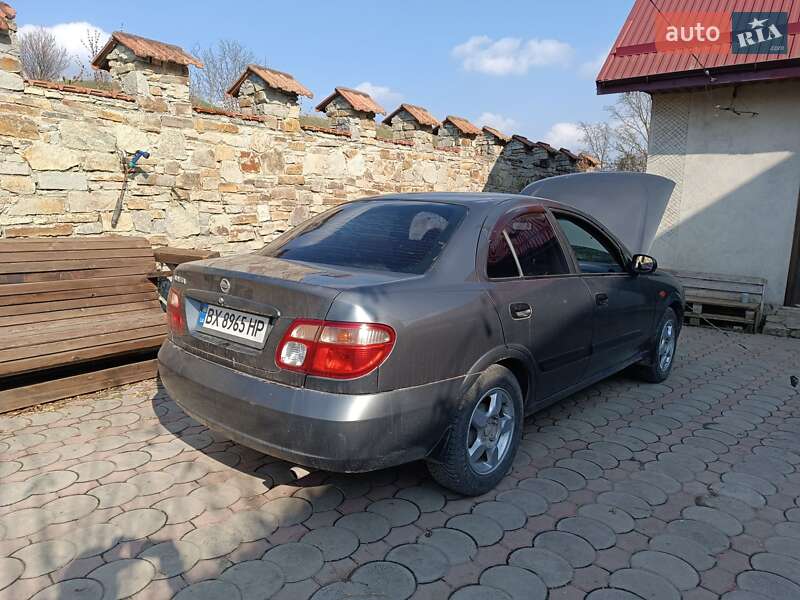 Nissan Almera (2003)