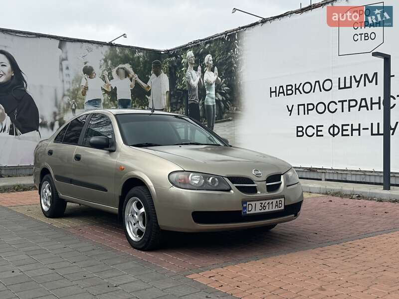 Nissan Almera (2005)