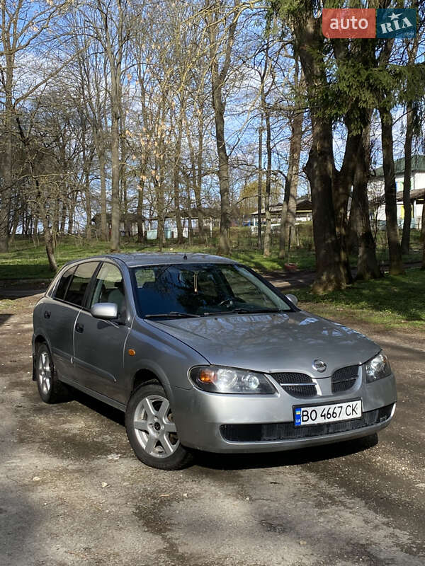 Nissan Almera (2004)