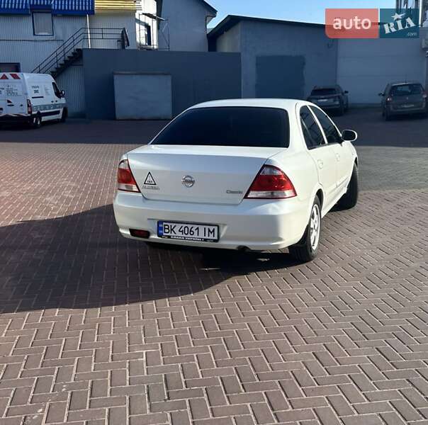 Nissan Almera (2011)