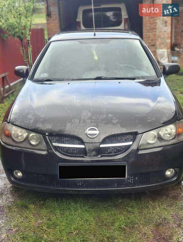 Nissan Almera (2004)