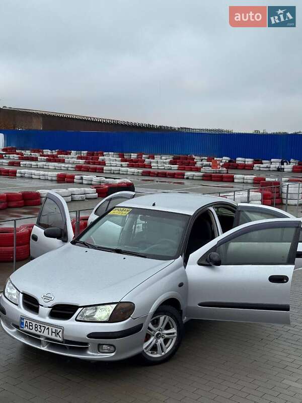 Nissan Almera (2002)
