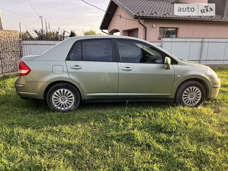 Nissan Tiida (2008)