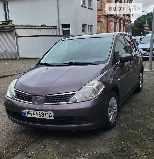 Nissan Tiida (2008)