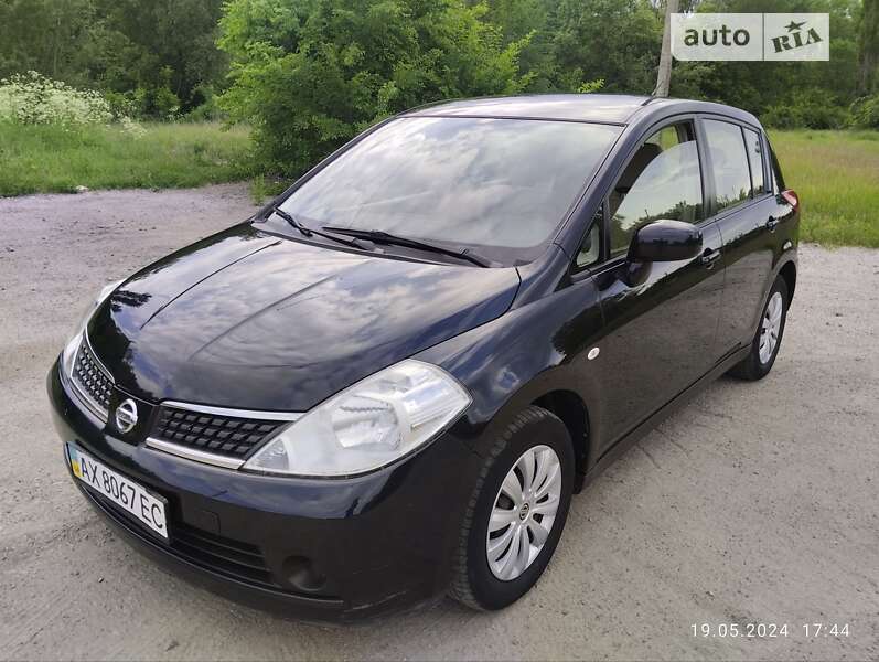 Nissan Tiida (2008)