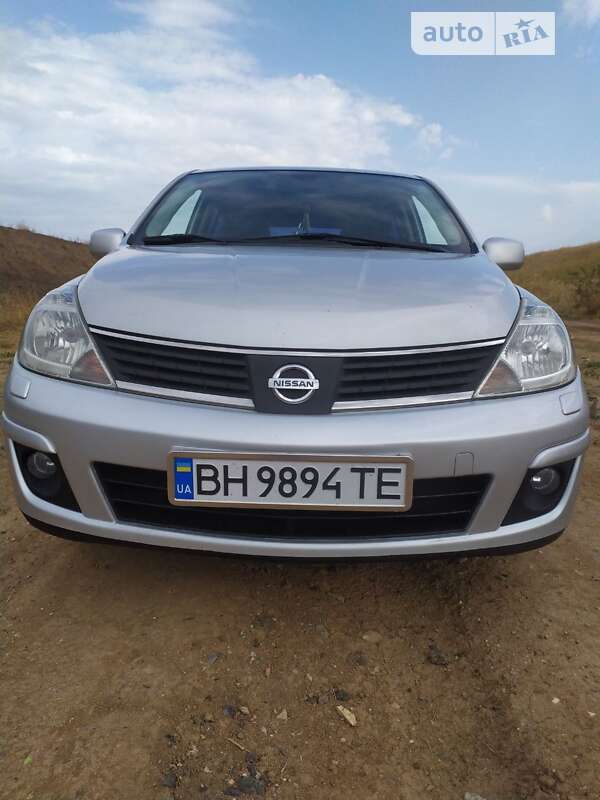 Nissan Tiida (2008)